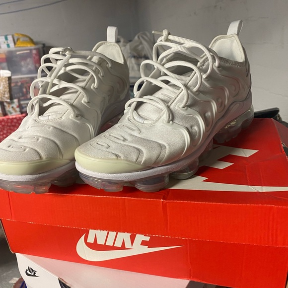 Men’s Nike Air Vapor max plus - Picture 2 of 3
